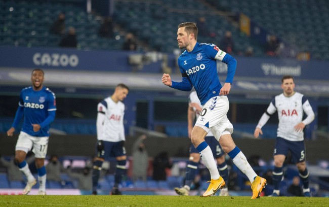 赛场上脱颖 赛场上脱颖